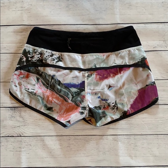 Lululemon 🍋 Speed Shorts - Picture 2 of 3